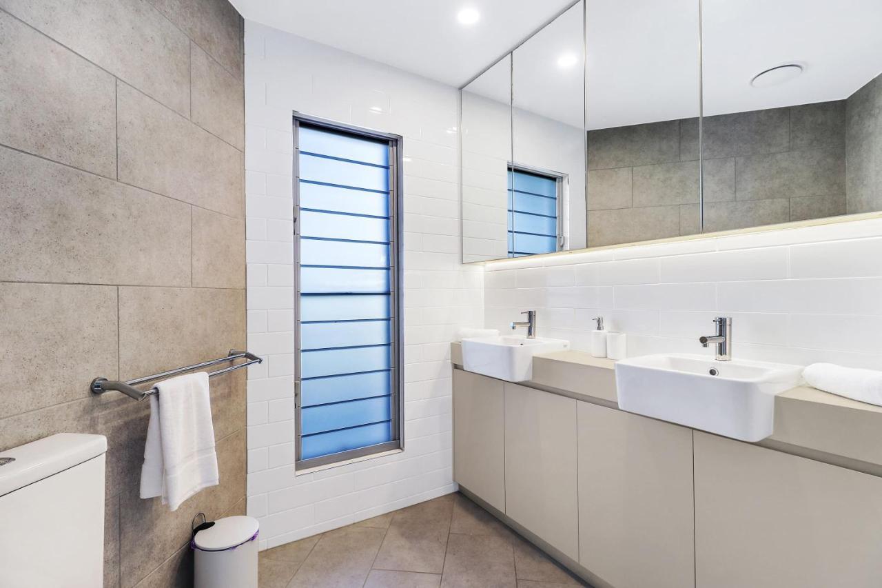 Welcoming Lakeside Getaway With Waterviews, Wifi, Pool & Park Mooloolaba Eksteriør bilde